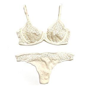 La Perla lace set - Bra 34C, Thong 38EU (S)